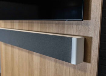 Lyngdorf SB-75: una barra de sonido pasiva con seis drivers diseñada para sistemas de cine en casa de alta gama
