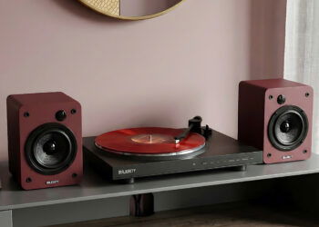 Majority quiere que tengamos unos altavoces Bluetooth y un tocadiscos por menos de lo que cuesta una barra de sonido