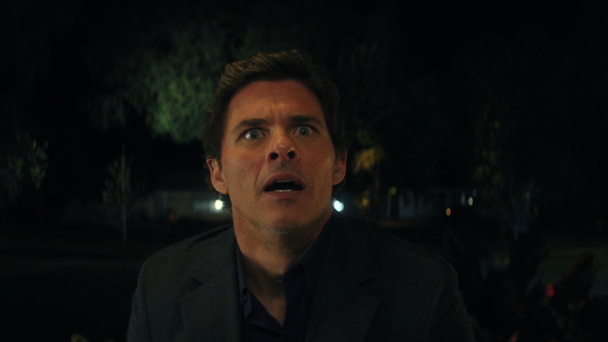 Dos criminales y una máquina del tiempo: la curiosa comedia de acción con elementos de ciencia ficción que llega a Disney+