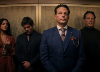 Viajes en el tiempo, tiros y mucha locura: Disney+ estrena la comedia de acción perfecta para desconectar este finde