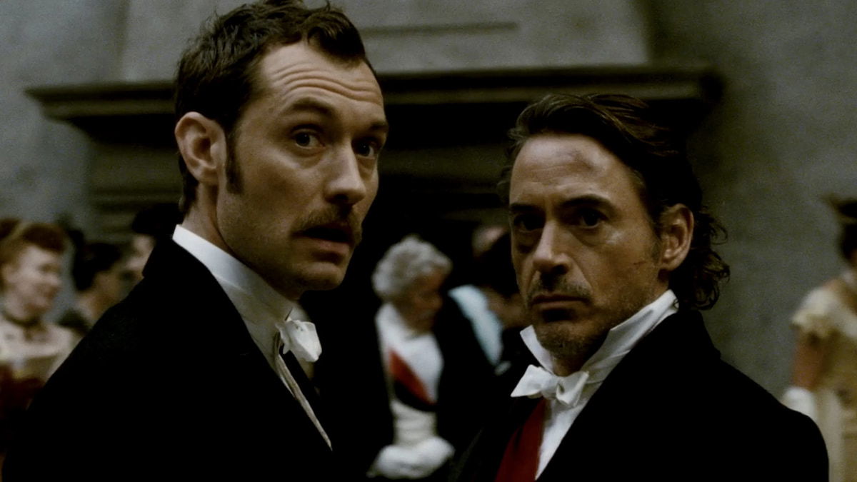 Antes de dirigir 'El joven Sherlock' Guy Ritchie hizo dos películas del personajes y puedes verlas en streaming