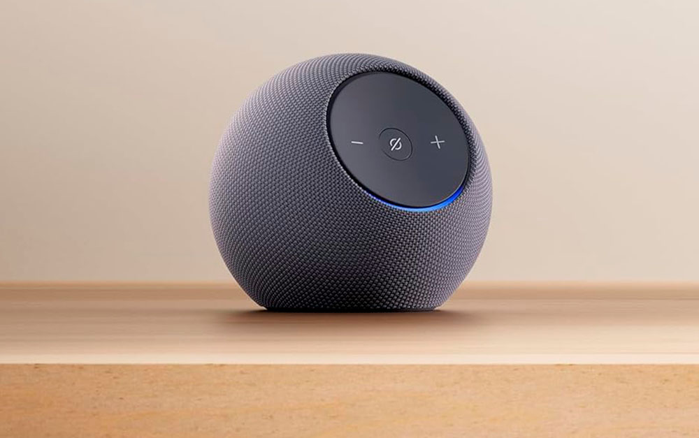 Amazon Echo Dot Max en un mesa