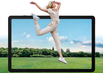 Chica en el Samsung Galaxy Tab A9+