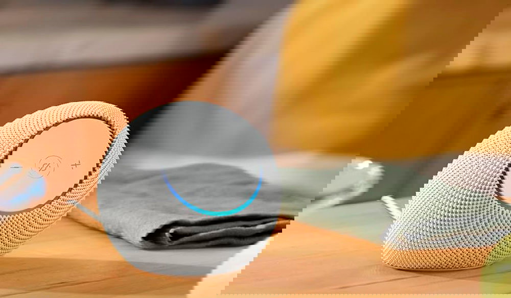 Echo Dot Max de color blanco