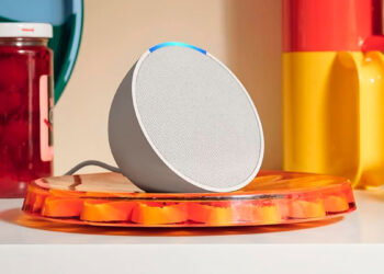 Echo Pop en una mesa