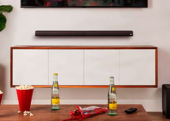 Polk Signa S4 en una mesa