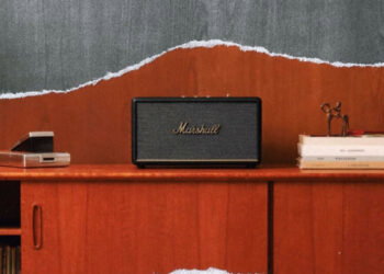 Marshall Stanmore III en una mesa