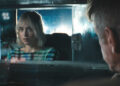 Nadie fue a verla al cine, pero la crítica la adora: el intenso viaje en taxi de Dakota Johnson y Sean Penn que ya puedes ver en Netflix