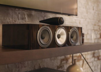 Debería configurar el altavoz central en grande o en pequeño en mi sistema de cine en casa