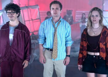 Una droga experimental, alucinaciones y una pizza para sobrevivir: la loca comedia con el actor de ‘Stranger Things’ que arrasa en Disney+