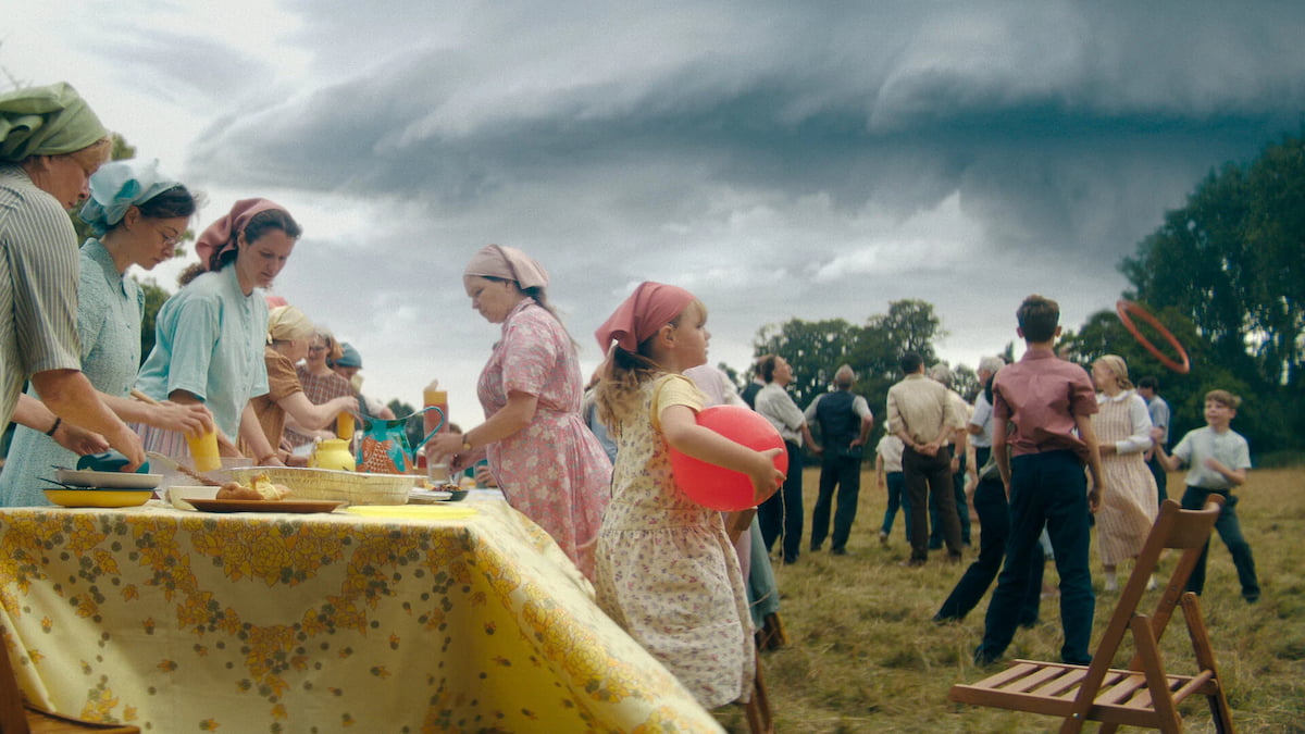 Una secta religiosa o un fugado de la justicia: la difícil decisión que nos presenta la nueva serie de Netflix