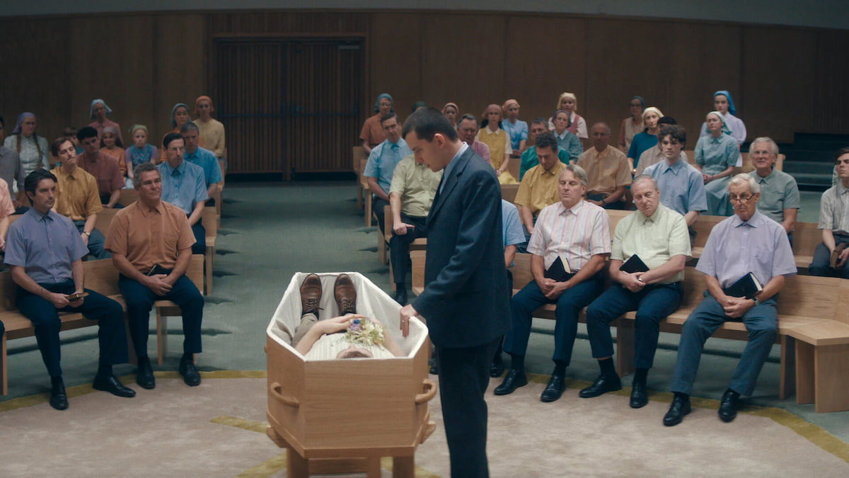 Una secta religiosa o un fugado de la justicia: la difícil decisión que nos presenta la nueva serie de Netflix