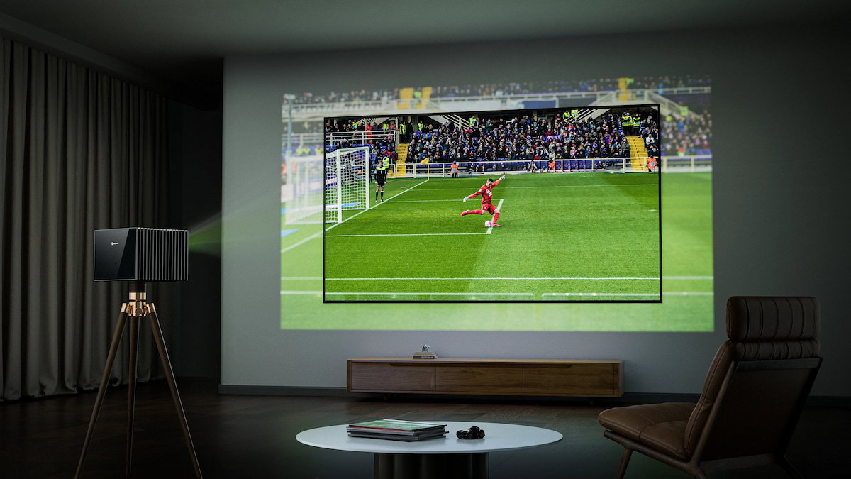 La magia de las pantallas UST: por qué sin ellas tu proyector no se va a ver como esperas