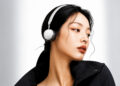 Edifier Auro Ace: unos auriculares con pantalla para las letras de las canciones por solo 40 dólares
