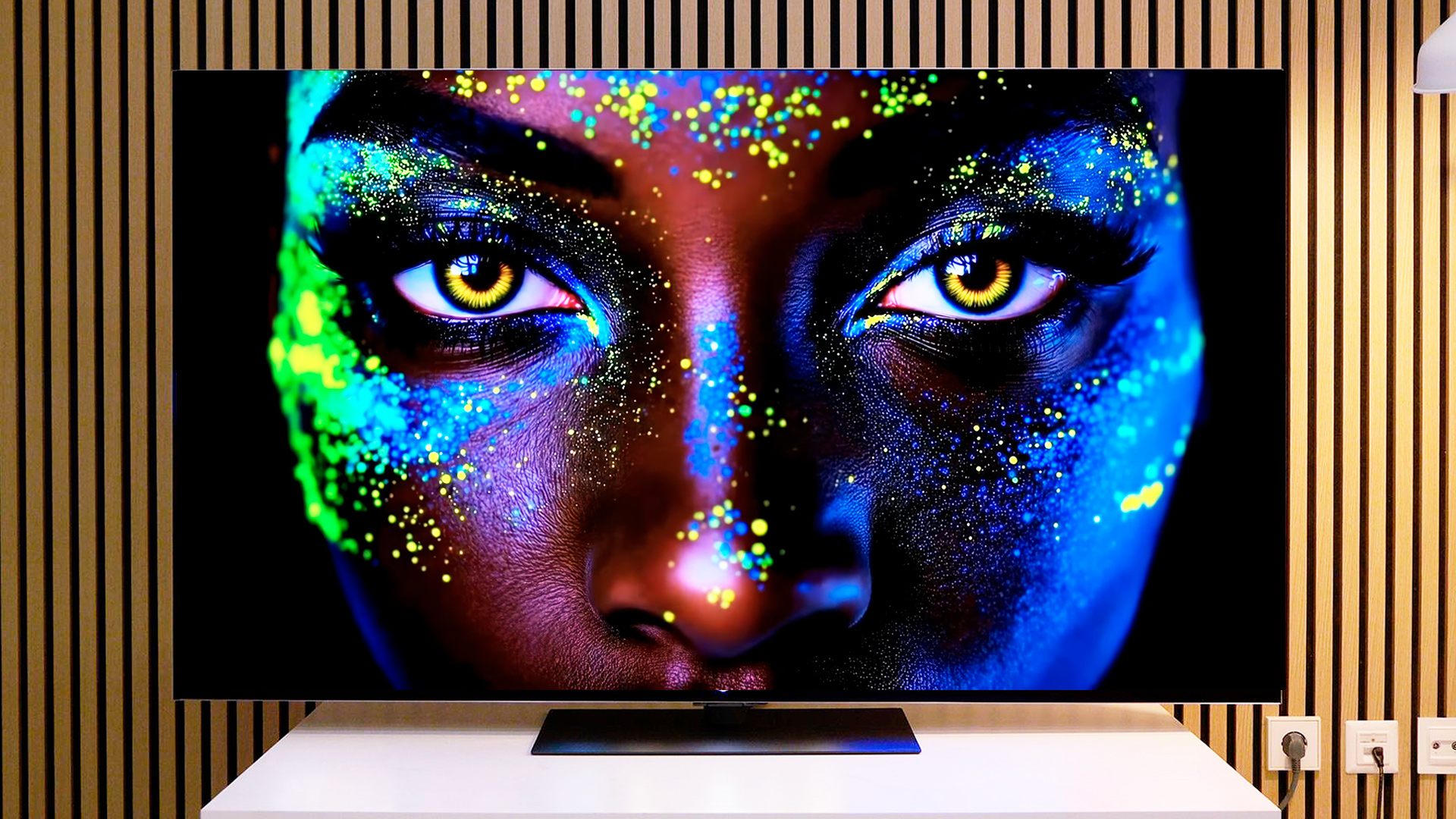 Primer gran ofertón por la LG OLED G6 de 65" con el súper panel de 3500 nits: llévatela por 1738 euros