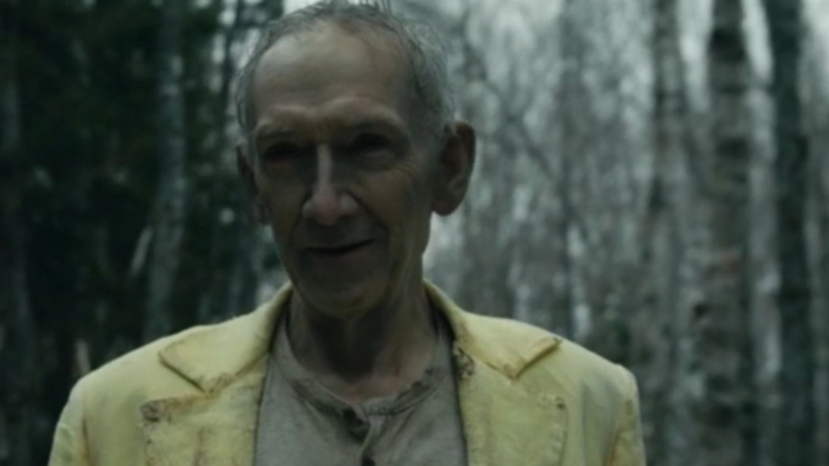 ¿Quién es el hombre de amarillo de From? El mayor misterio de la serie de HBO Max al descubierto
