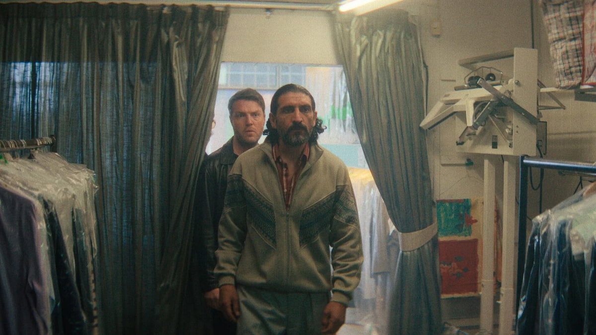 Netflix rompe su molde con su nueva serie histórica: funcionarios británicos luchando contra los cárteles en los años 90