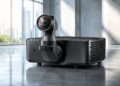 Optoma tiene un nuevo proyector láser 4K UHD+ de 10.000 lúmenes para montar pantallas gigantes