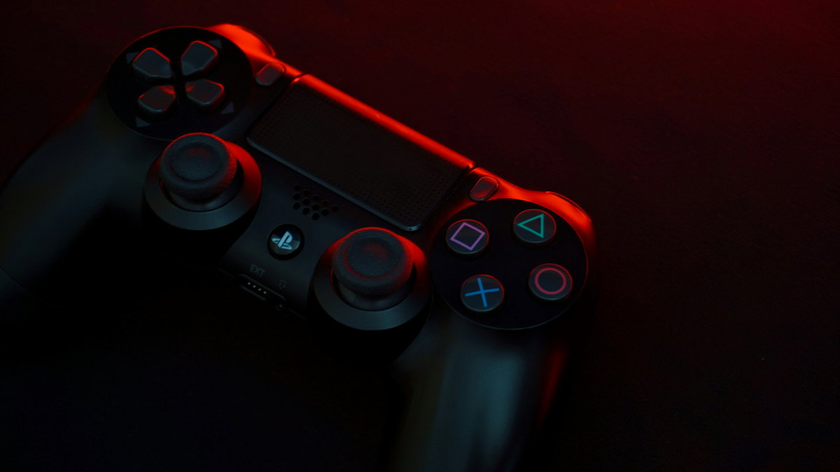 La mejora más inteligente para una PS4 en 2026 no cuesta mucho y se nota desde el primer día