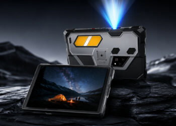 La tablet más absurda del año lleva un proyector Full HD integrado, batería gigante y hasta visión nocturna