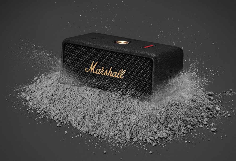 Polvo junto al Marshall Emberton III