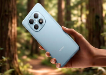REDMI Note 15 5G con fondo de bosque