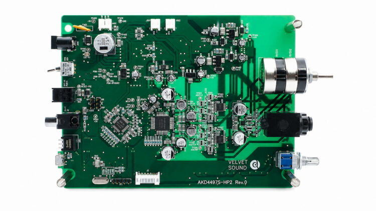 AKM lleva su Velvet Sound más allá del chip DAC: ahora también quiere controlar la salida analógica