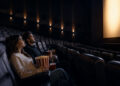 Cada vez vamos menos al cine, pero la taquilla aguanta: la sala se está convirtiendo en un plan premium