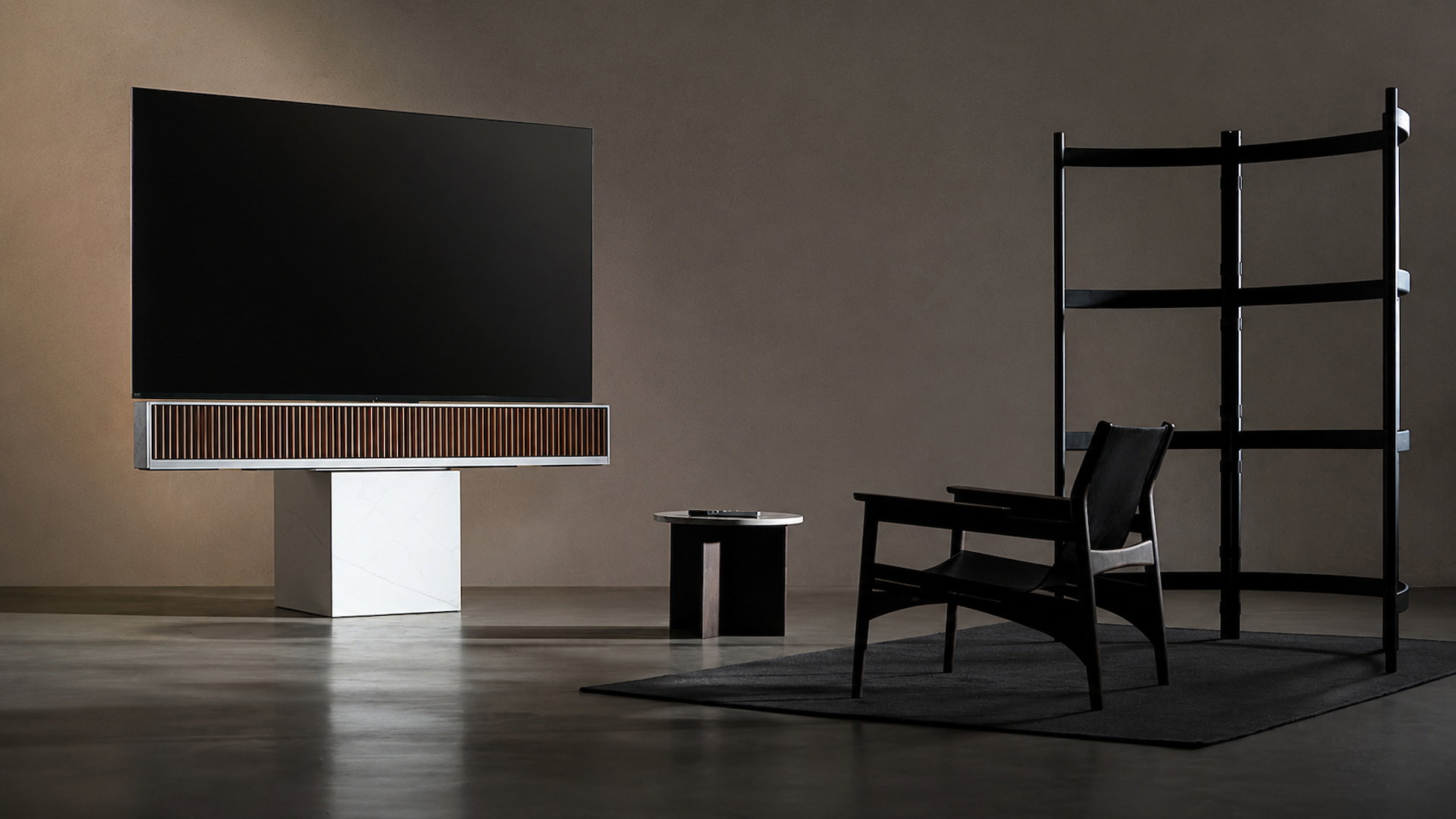 La barra de sonido más salvaje de Dynaudio ya no es un prototipo: 1.500 W, 24 altavoces y un precio de 13.000 euros