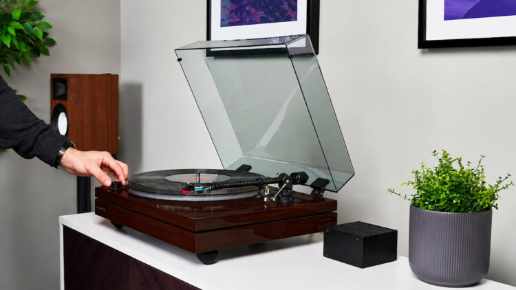 El tocadiscos que presume de no tener Bluetooth: Fluance lanza el RT87 para los que quieren vinilo de verdad