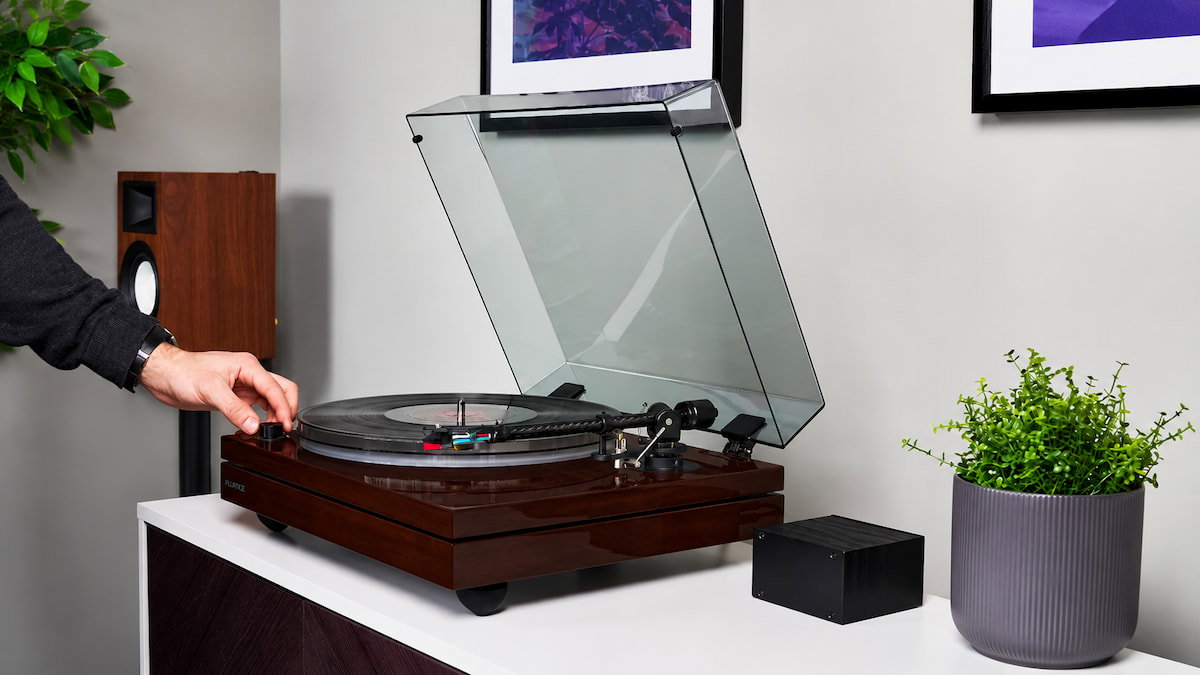 El tocadiscos que presume de no tener Bluetooth: Fluance lanza el RT87 para los que quieren vinilo de verdad