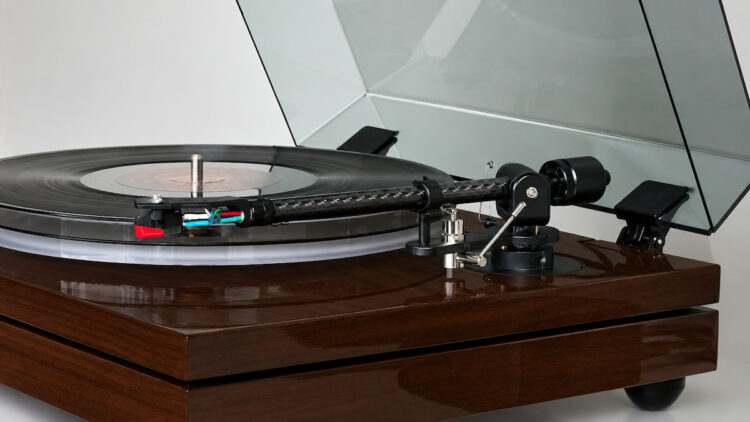 El tocadiscos que presume de no tener Bluetooth: Fluance lanza el RT87 para los que quieren vinilo de verdad
