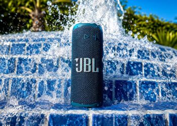 Estos altavoces JBL me encantan y son perfectos para este verano: portátiles, resistentes al agua y con batería para todo el día