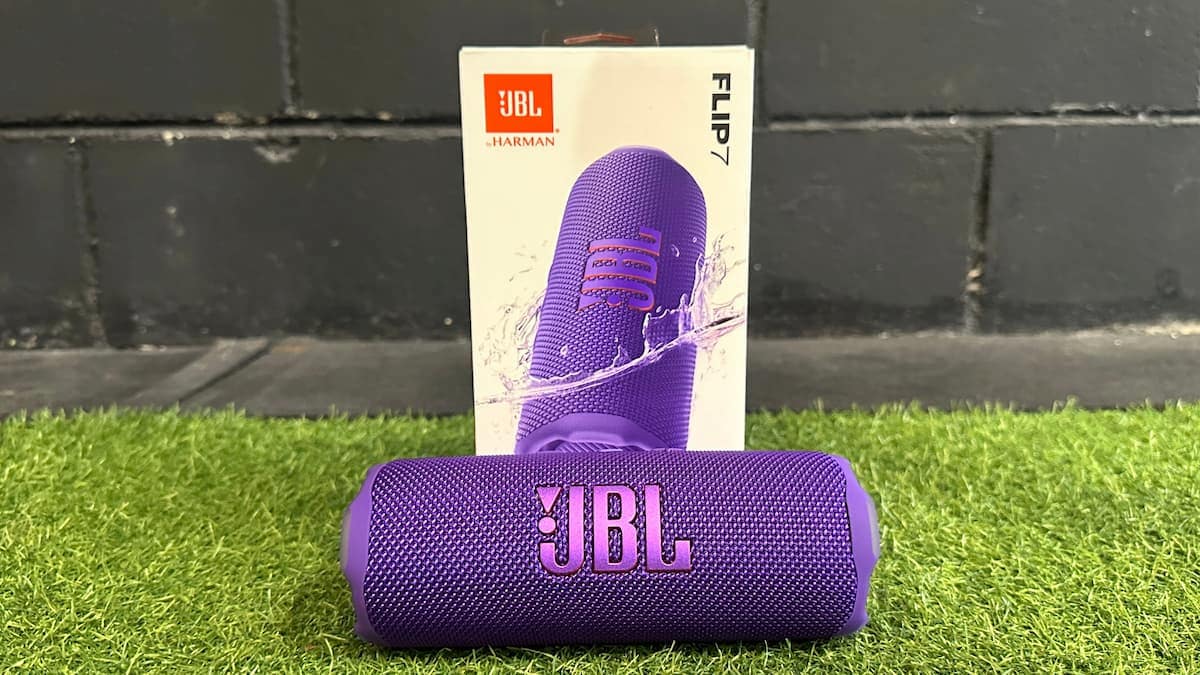 Estos altavoces JBL me encantan y son perfectos para este verano: portátiles, resistentes al agua y con batería para todo el día