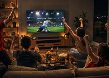 El momento ideal para dar el salto al OLED: LG hunde el precio de sus Smart TV y regala hasta 2.000 euros por el Mundial