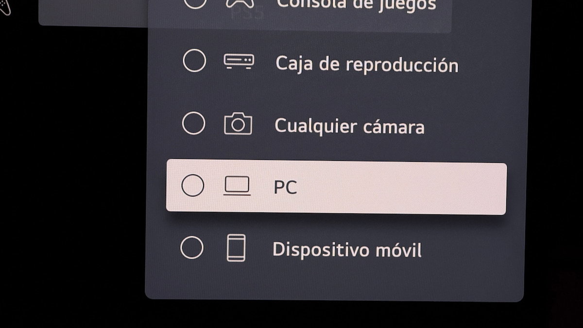 Tu televisor se ve brutal con películas, pero raro con el PC: el ajuste que debes revisar si la usas como monitor