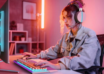 Philips lanza el Evnia 32M2N8900P, un monitor 4K con panel QD-OLED de cuarta generación a 240 Hz