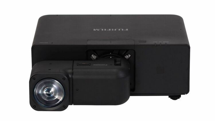 La nueva guerra de los proyectores ya no va de 4K: ahora hablamos de 30.000 lúmenes, láser RGB y Rec.2020