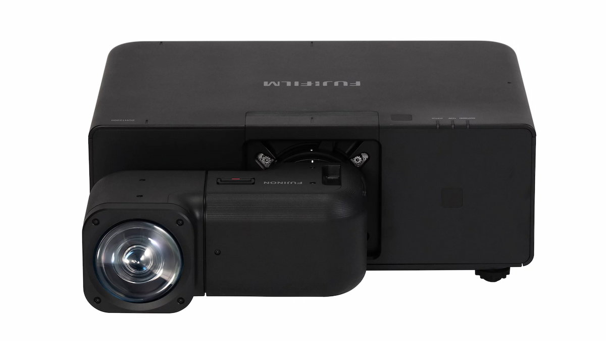 La nueva guerra de los proyectores ya no va de 4K: ahora hablamos de 30.000 lúmenes, láser RGB y Rec.2020