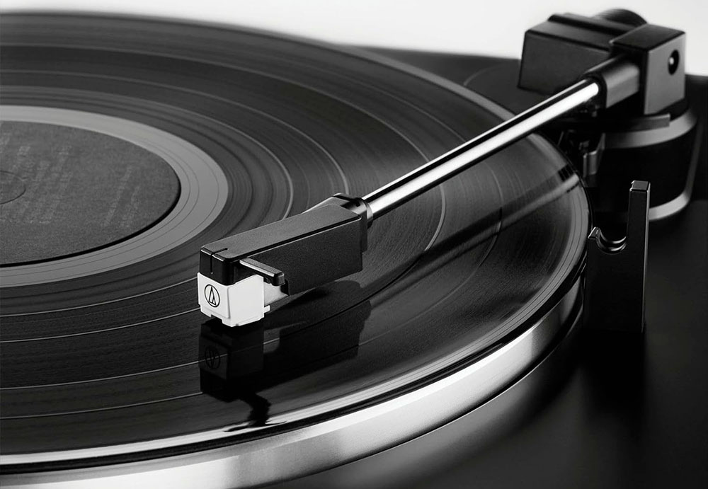 Brazo del tocadiscos Audio-Technica LP60XBTWH