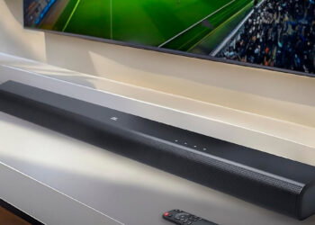 JBL Cinema SB 510 en una mesa