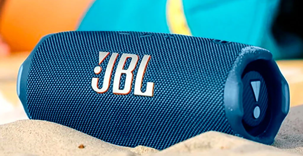 Altavoz JBL Flip 7 en arena