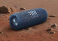 JBL Flip 7 en el suelo mojado