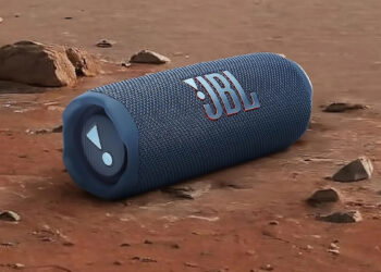 JBL Flip 7 en el suelo mojado