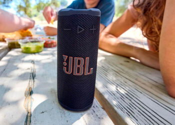 Uso en un mesa del JBL Grip