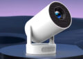 Proyector Magcubic HY300Pro+ de color blanco