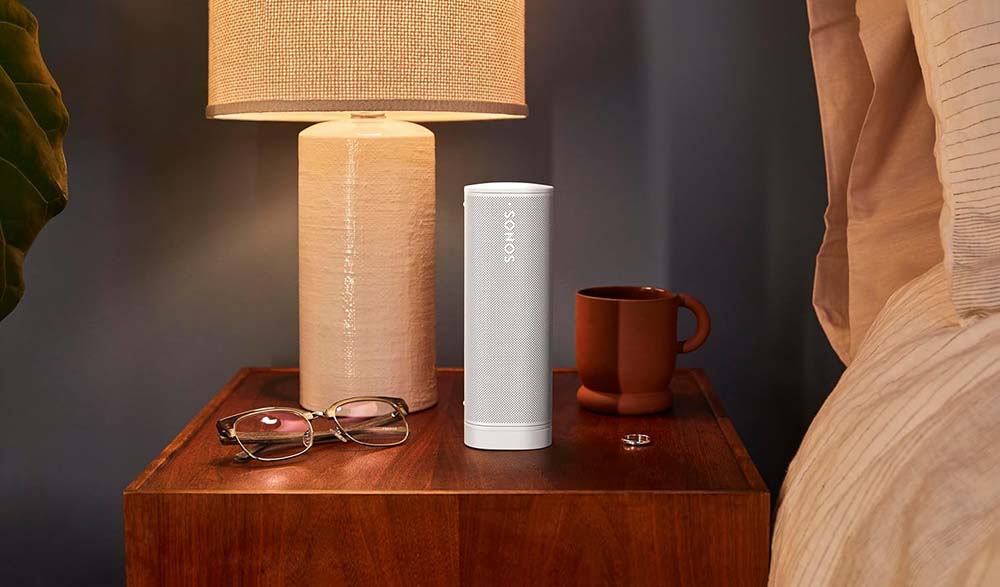 Sonos Roam 2 en una mesa