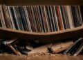 Tu colección de vinilos pesa más de lo que imaginas: este error puede destrozar la estantería y tus discos