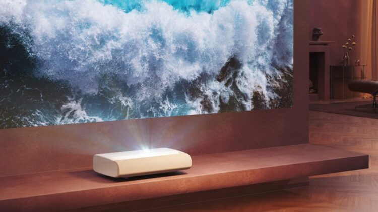 La pantalla ALR de tu proyector te puede arruinar la experiencia: Fresnel, lenticular y el lío de la luz del salón