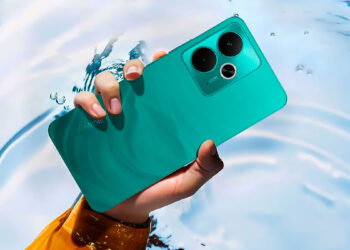 realme 14T 5G en el agua